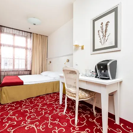 Hotel Meriton Old Town Garden 4*