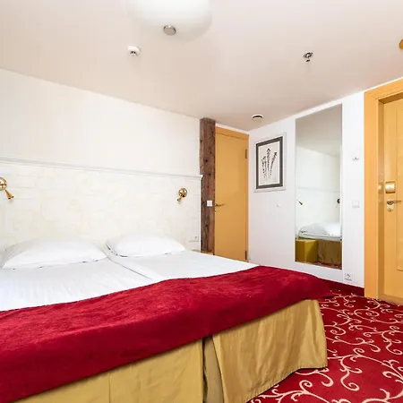 Meriton Old Town Garden Hotel