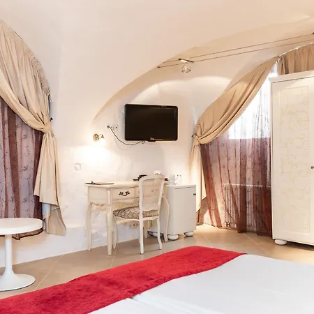 Hotel Meriton Old Town Garden 4*