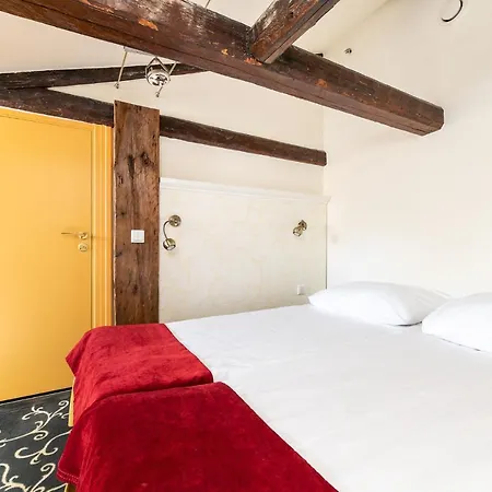 Hotel Meriton Old Town Garden 4*