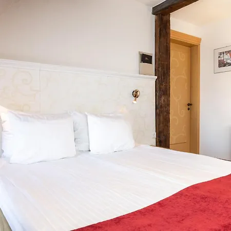 Hotel Meriton Old Town Garden 4*