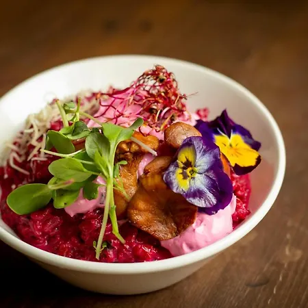 Ξενοδοχείο Meriton Old Town Garden