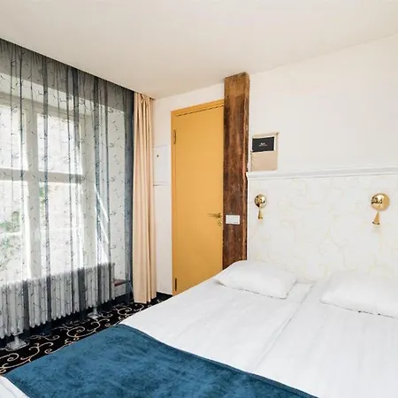 Meriton Old Town Garden 4*