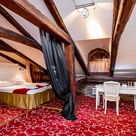 Meriton Old Town Garden Hotel