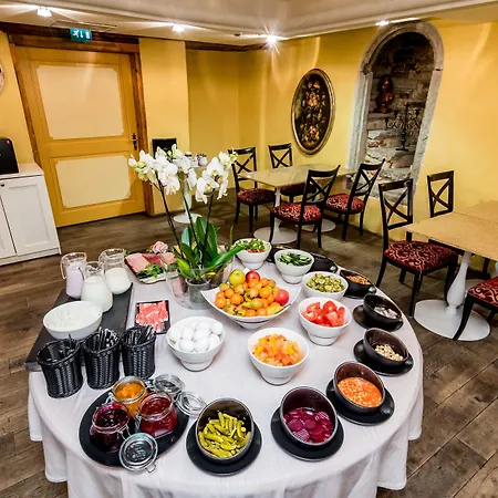 Hotelli Meriton Old Town Garden 4*