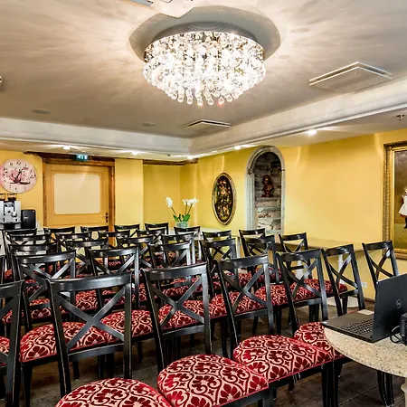 Meriton Old Town Garden Hotel