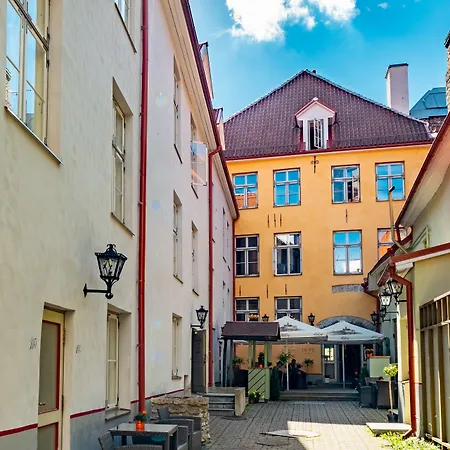 Hotel Meriton Old Town Garden 4*