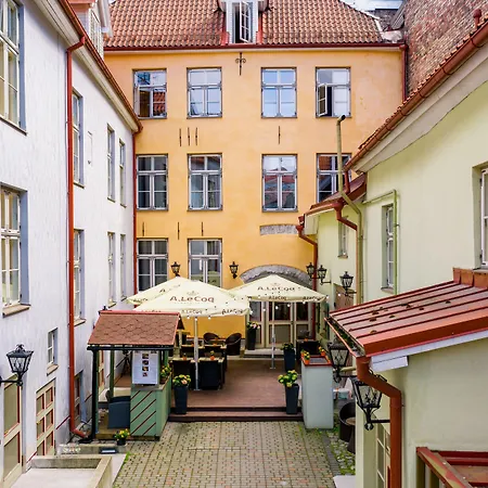 Meriton Old Town Garden Tallinn