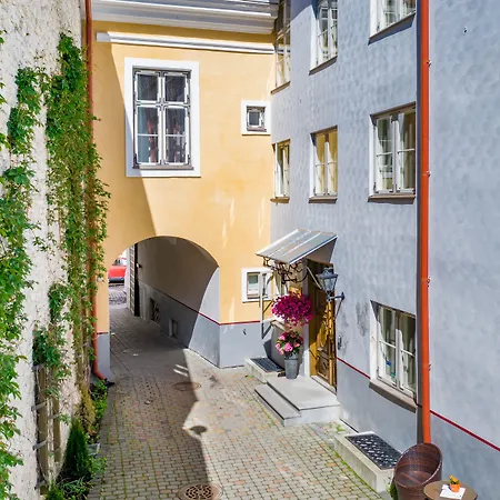Hotel Meriton Old Town Garden 4*