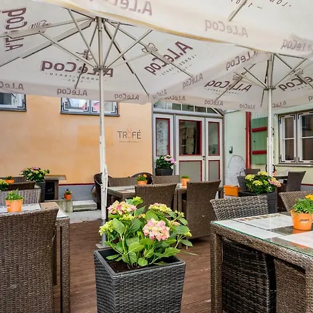 Meriton Old Town Garden