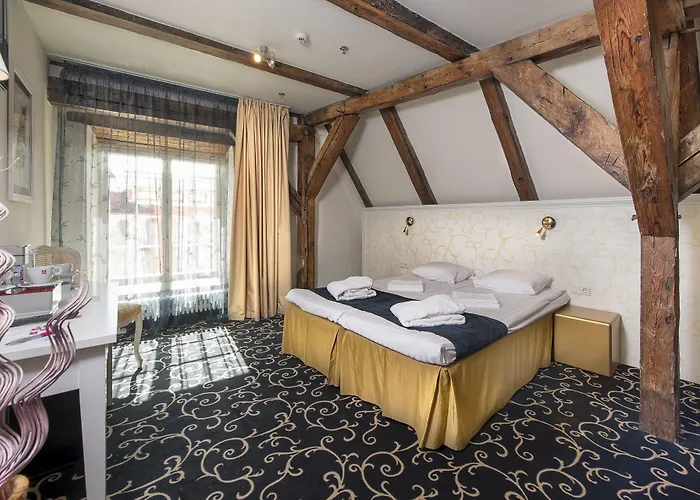 Hotel Meriton Old Town Garden 4*