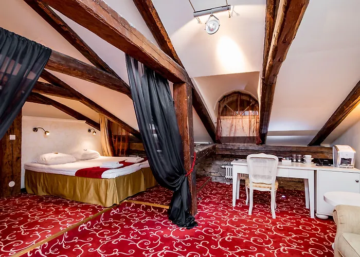 Meriton Old Town Garden Hotel