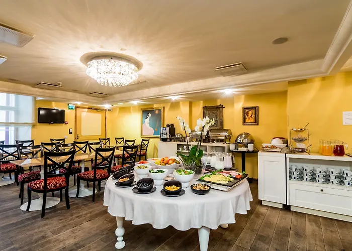 Hotel Meriton Old Town Garden