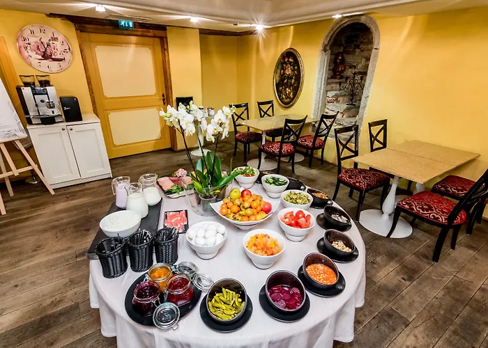 Hotel Meriton Old Town Garden 4*