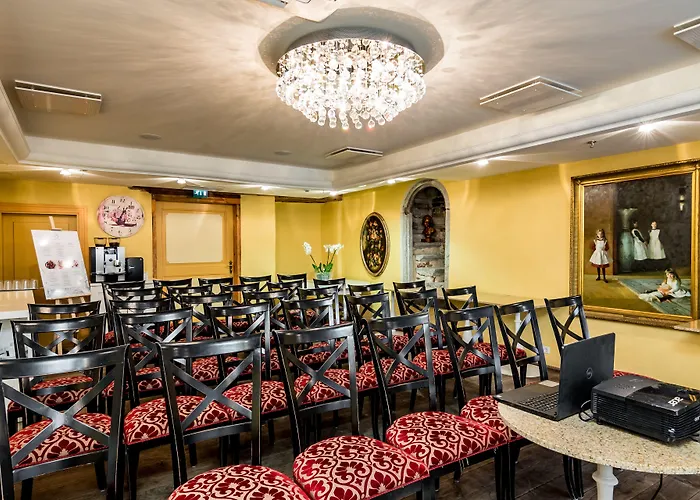 Meriton Old Town Garden Hotel