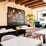 Meriton Old Town Garden Hotel