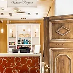 Hotel Meriton Old Town Garden 4*