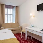 Meriton Old Town Garden Hotel 4*