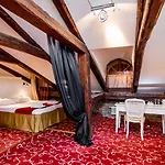 Meriton Old Town Garden Hotel