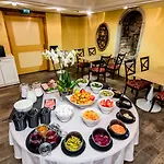 Hotel Meriton Old Town Garden 4*