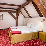 Hotel Meriton Old Town Garden