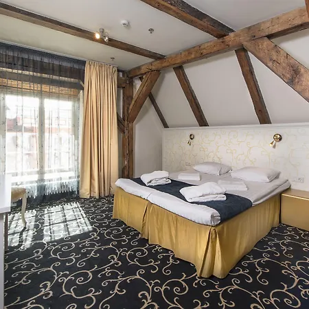 Hotel Meriton Old Town Garden 4*