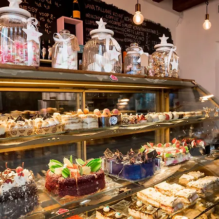 Hotel Meriton Old Town Garden