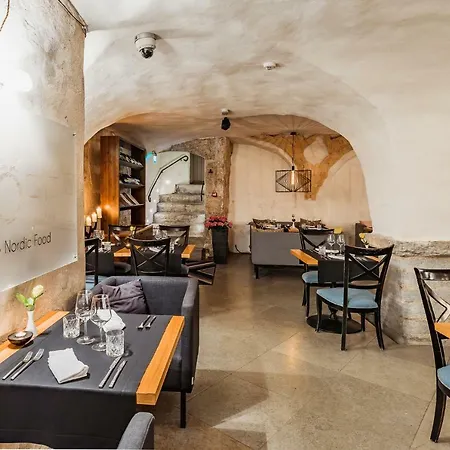 Meriton Old Town Garden 4*