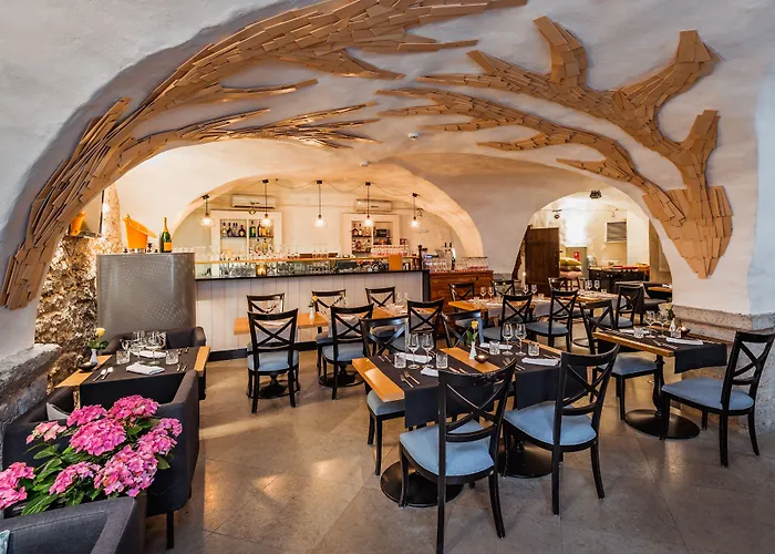 Ξενοδοχείο Meriton Old Town Garden 4*