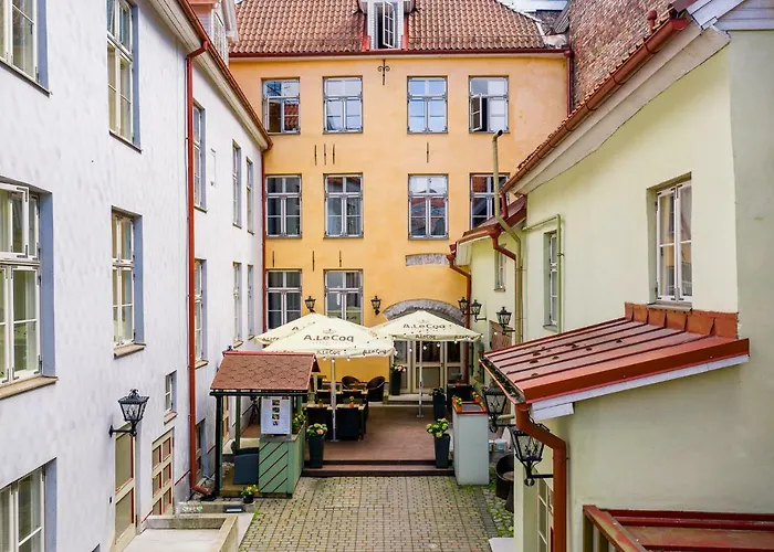 Ξενοδοχείο Meriton Old Town Garden